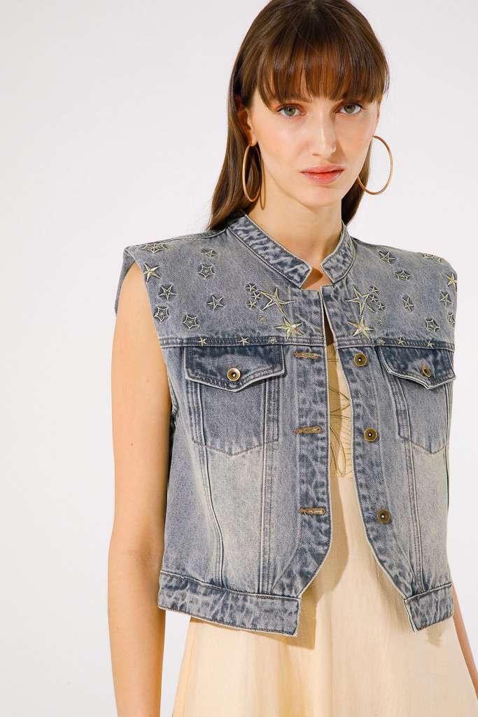 GILET IN DENIM CON RICAMO