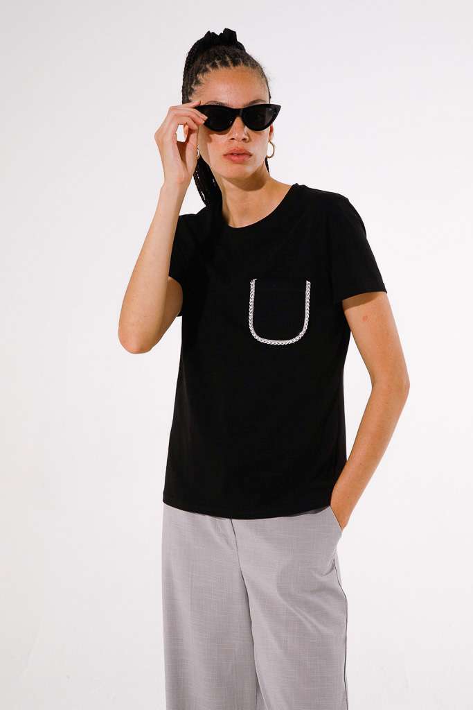 T-SHIRT WITH POCKET DETAIL<br>