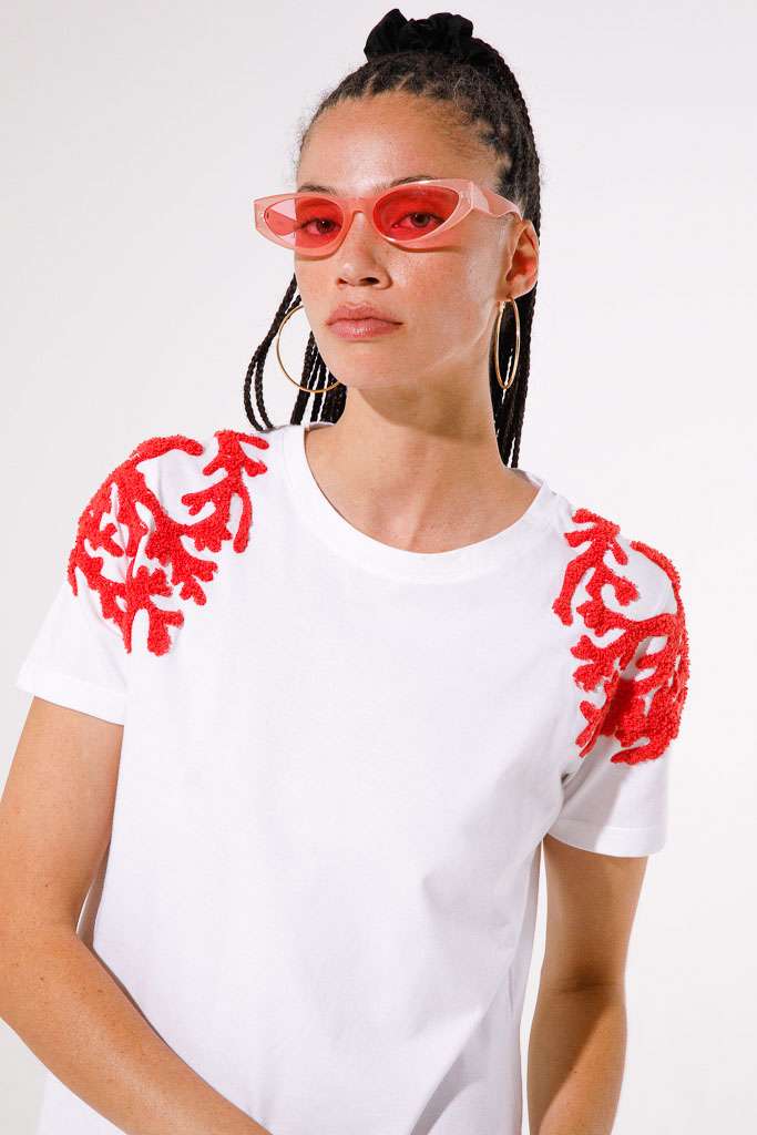 T-SHIRT WITH CORAL EMBROIDERY