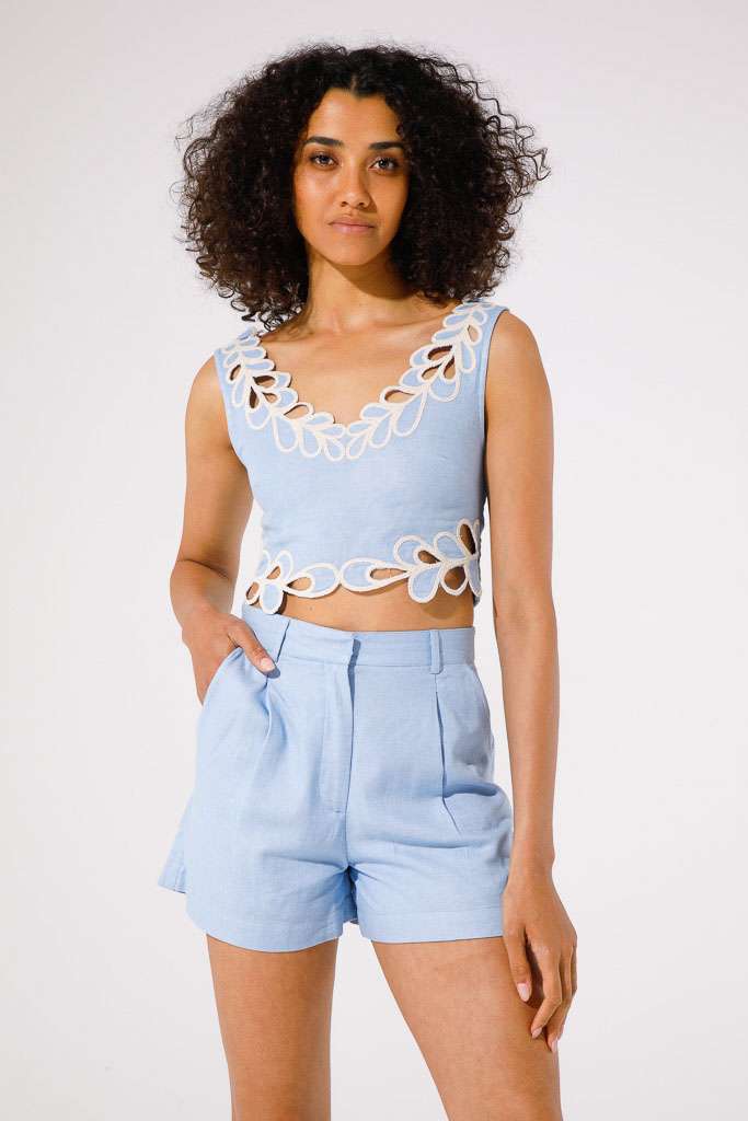 PANTALONE CORTO IN LINO CON PIEGHE