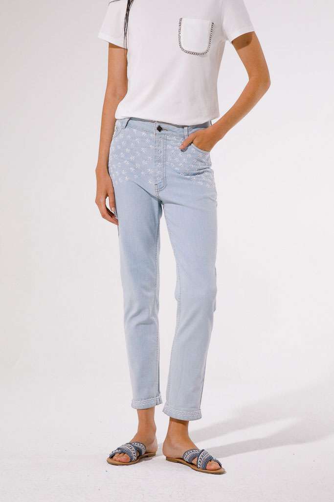 JEANS REGULAR FIT CON RICAMO