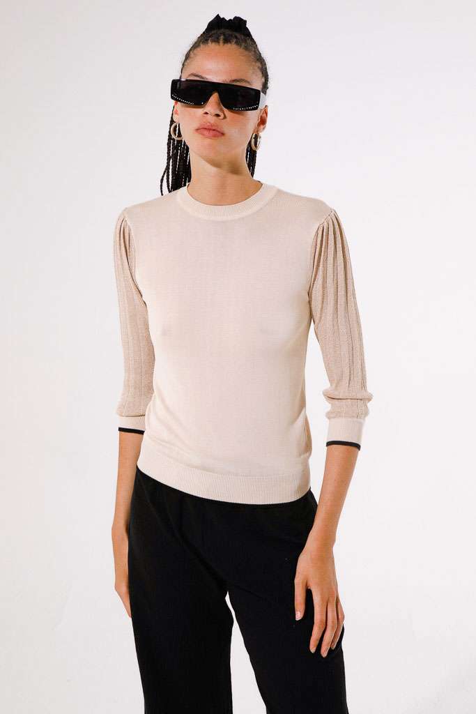 MAGLIA CON MANICHE PLISSETTATE